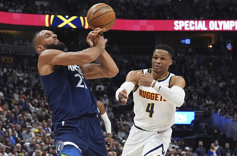 周海滨在青 周海滨在青